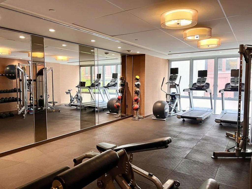 32 Traveler St, South End