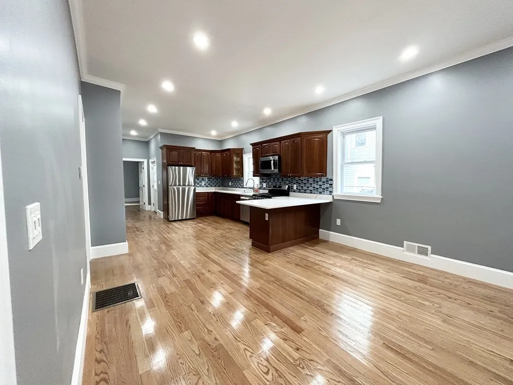 3 Grafton St, Boston