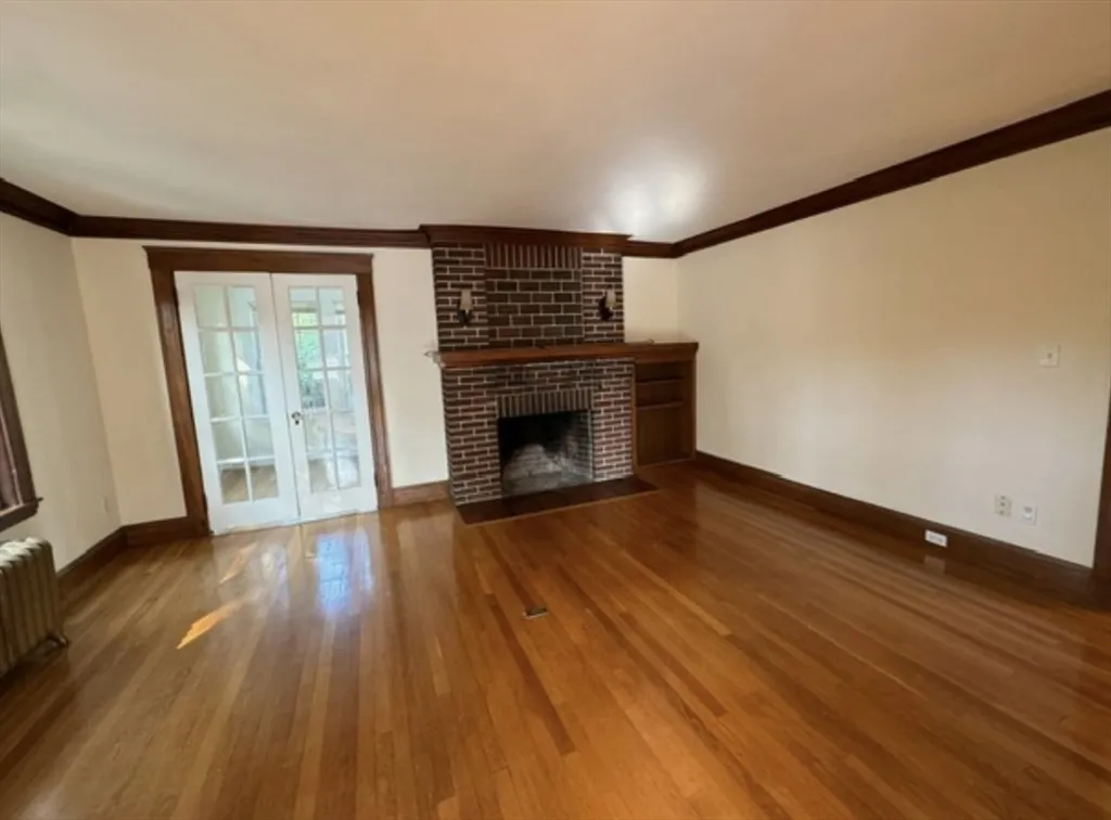 124 Langley Rd, Newton