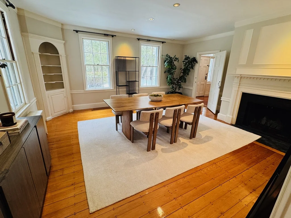 251A Old Billerica Rd, Bedford