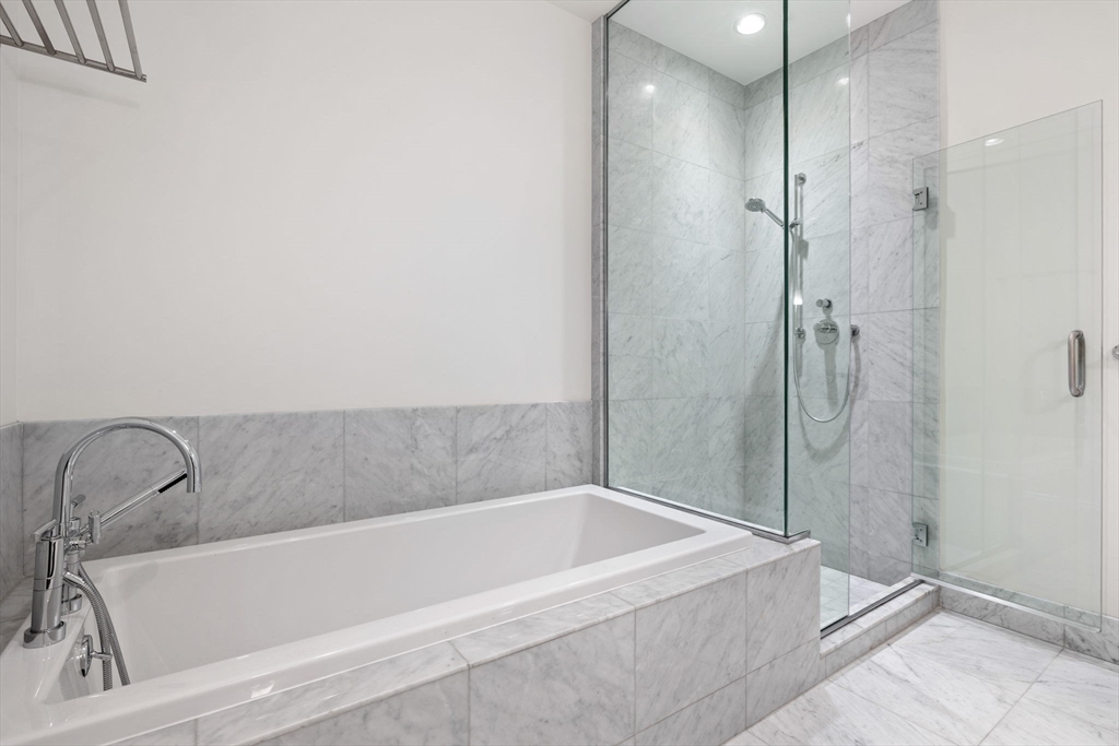 360 Newbury St, Back Bay