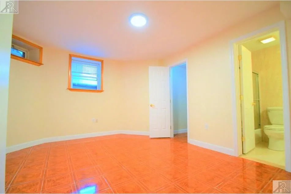 73 Thatcher St, North Brookline