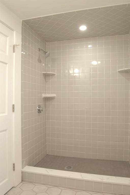 105 Clarendon St, Fitchburg