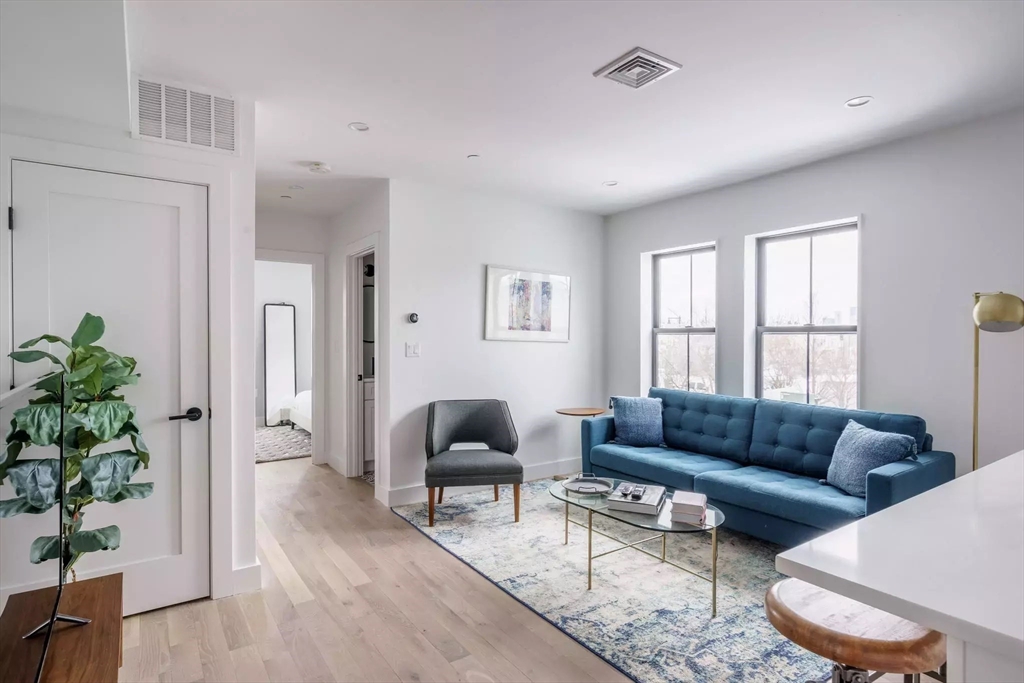 631 Saratoga St, East Boston