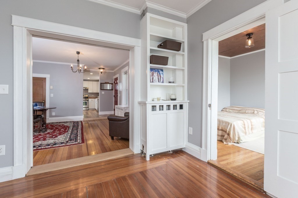 82 Gladstone St, East Boston