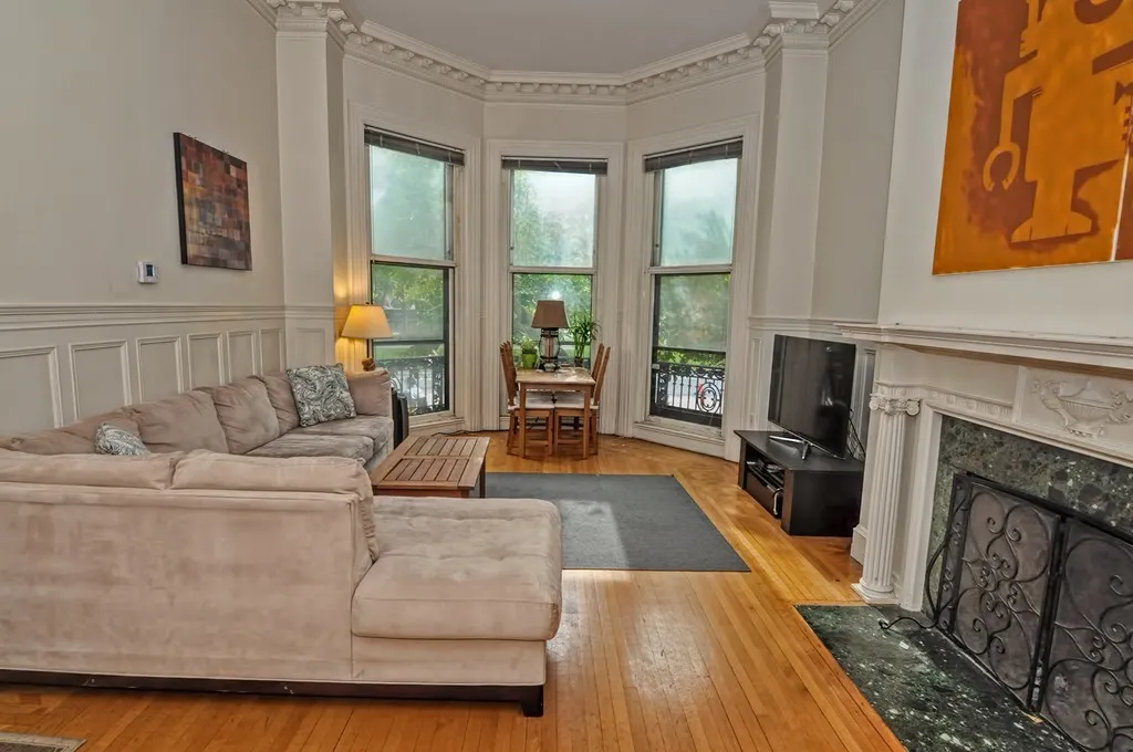 327 Commonwealth Ave, Back Bay