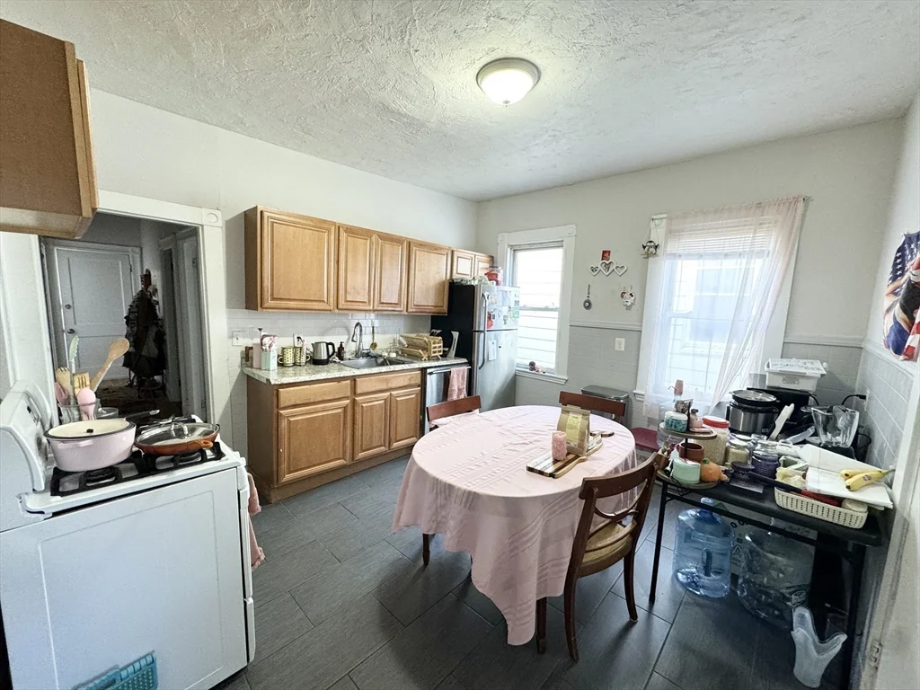 10 Wave Ave, Dorchester