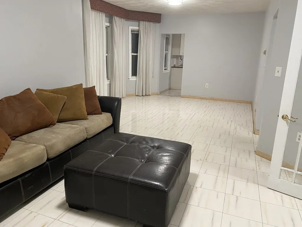 18 Walnut Rd, Winter Hill