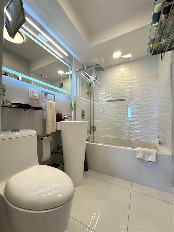 8 Whittier Pl, West End