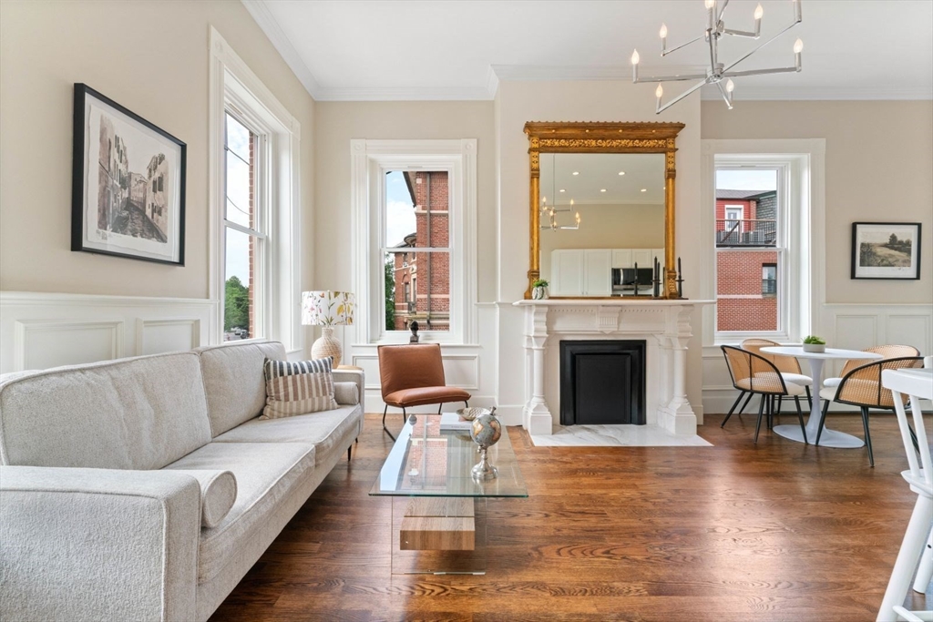 85 Regent St, Roxbury