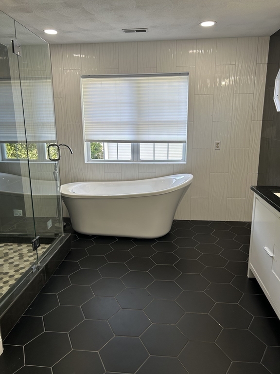 3 Gooseneck Ln, Westford