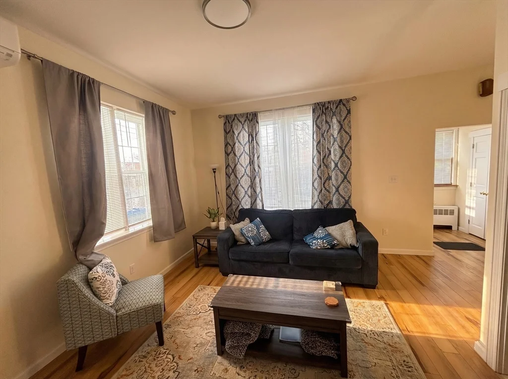 407 Main St, Medford