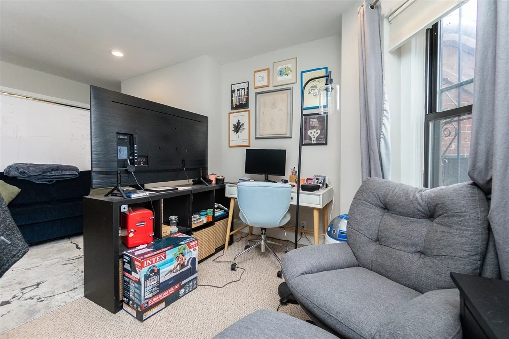 209 W Newton, Back Bay