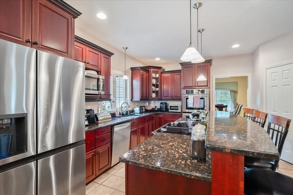 000 Confidential St, Plainville