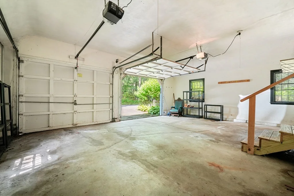 188 Country Dr, Weston