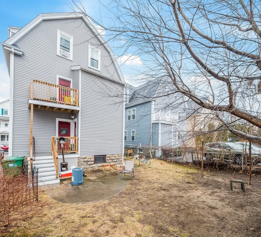 81 Bristol Rd, Medford