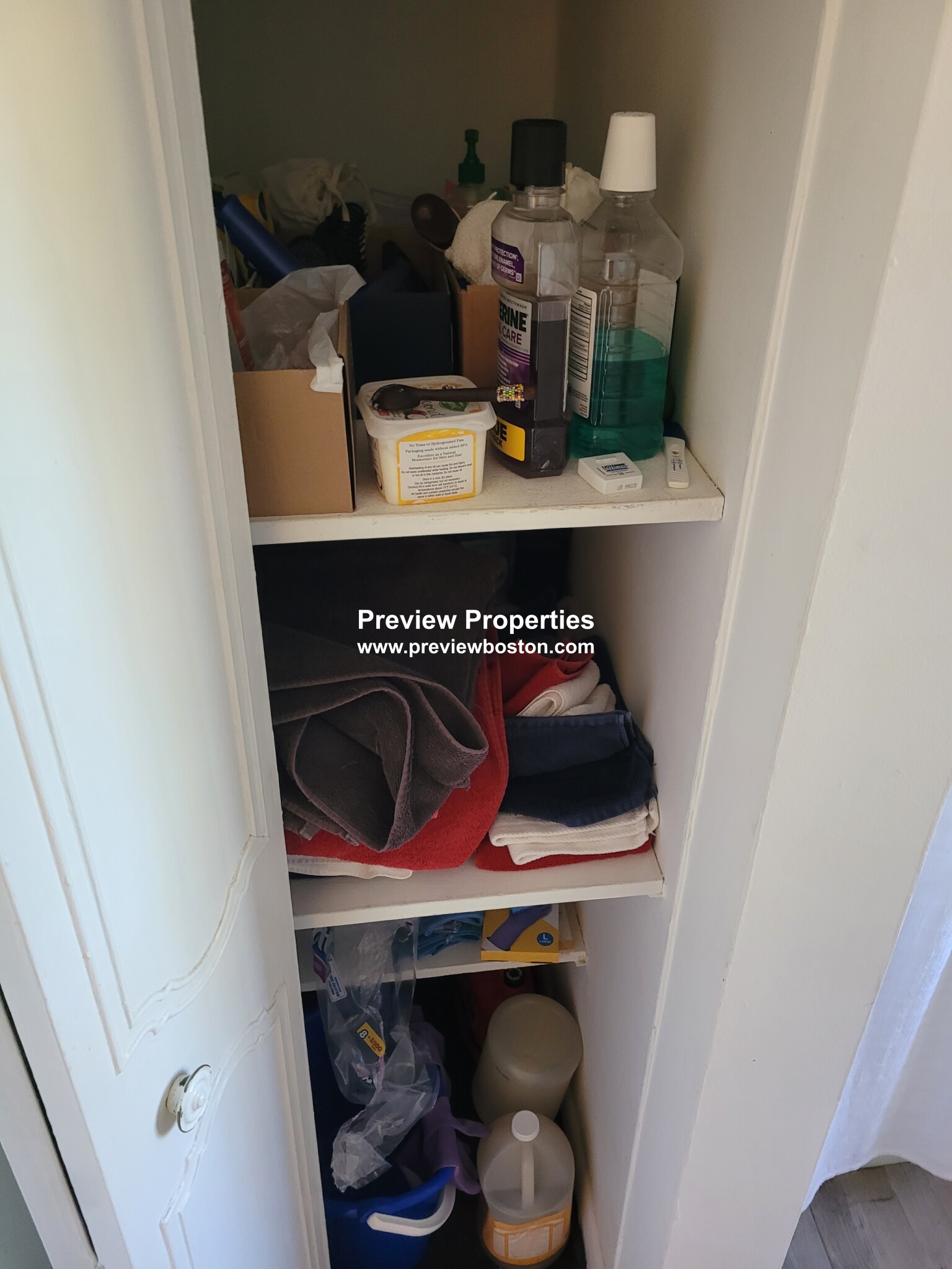 103 Lake Shore Rd, Oak Square