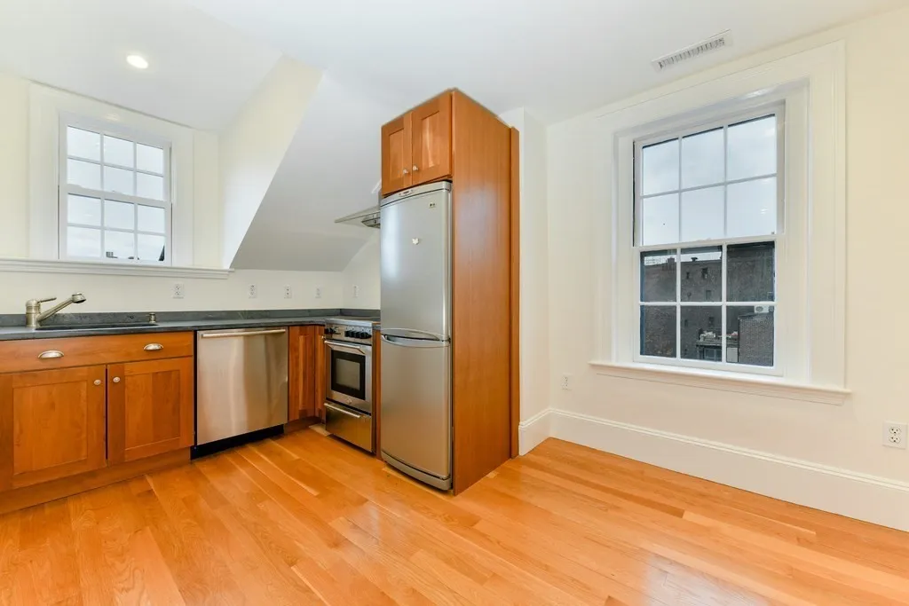 48 Mount Vernon St, Beacon Hill