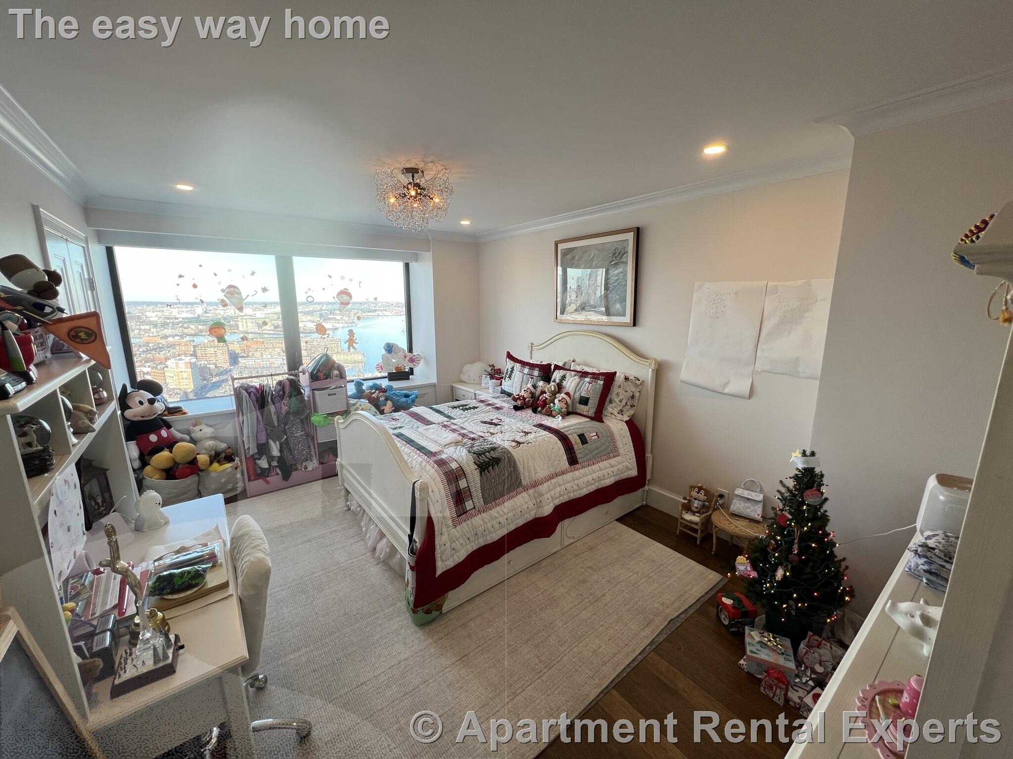 85 East India Row, Downtown