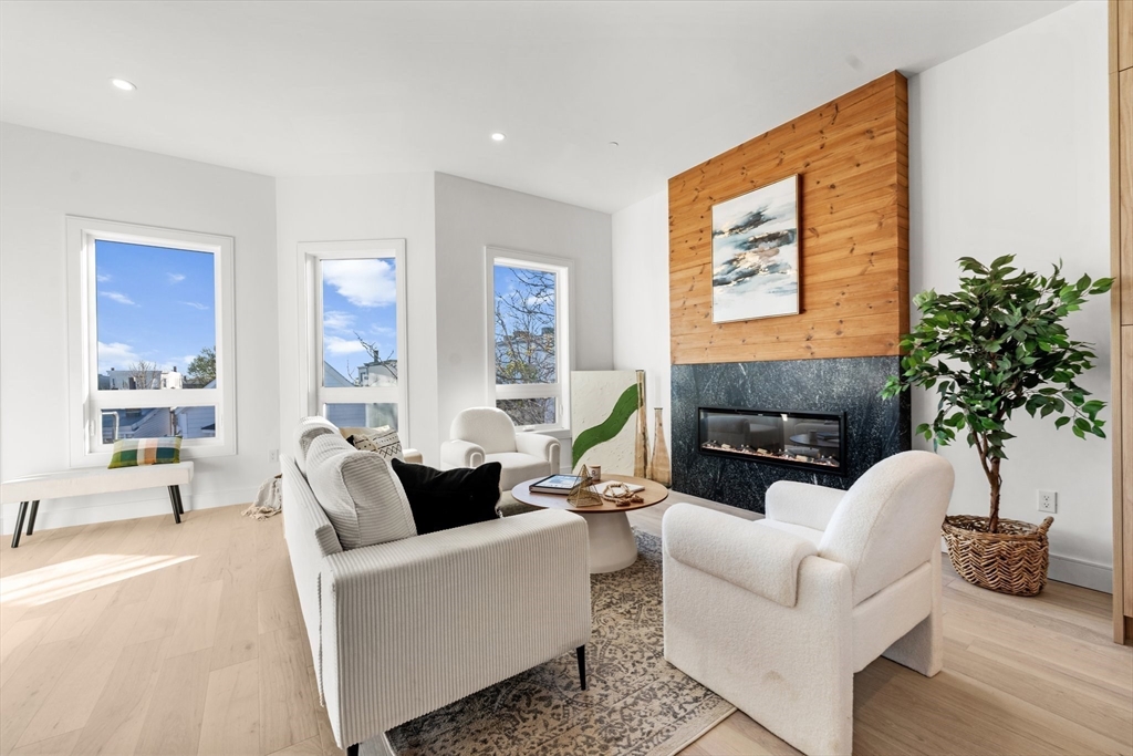 670 Saratoga, Boston