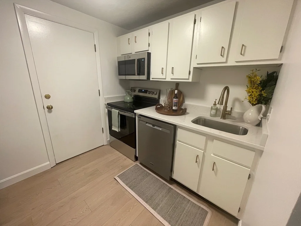 16 Erick Rd, Mansfield