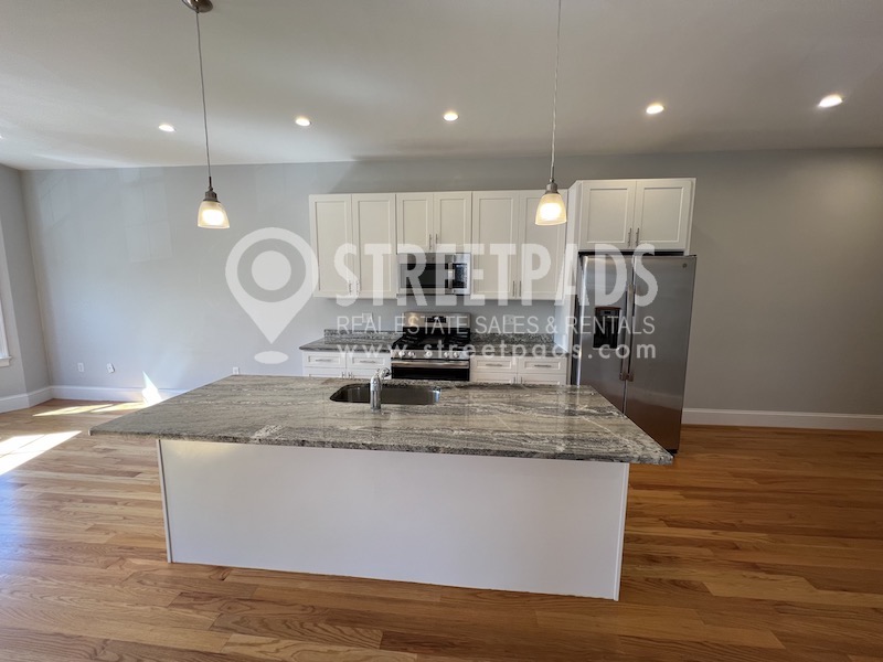 8 Islington St, Allston