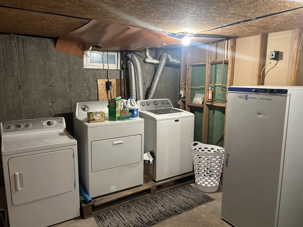 4 Meadowview Ln, Milford