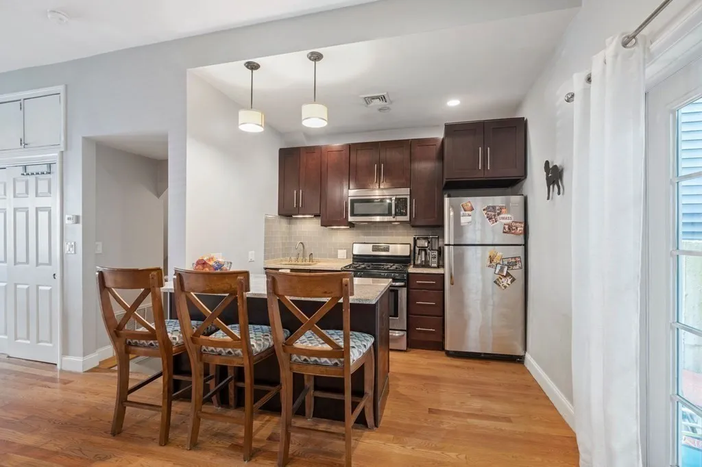 100 Old Harbor St, South Boston