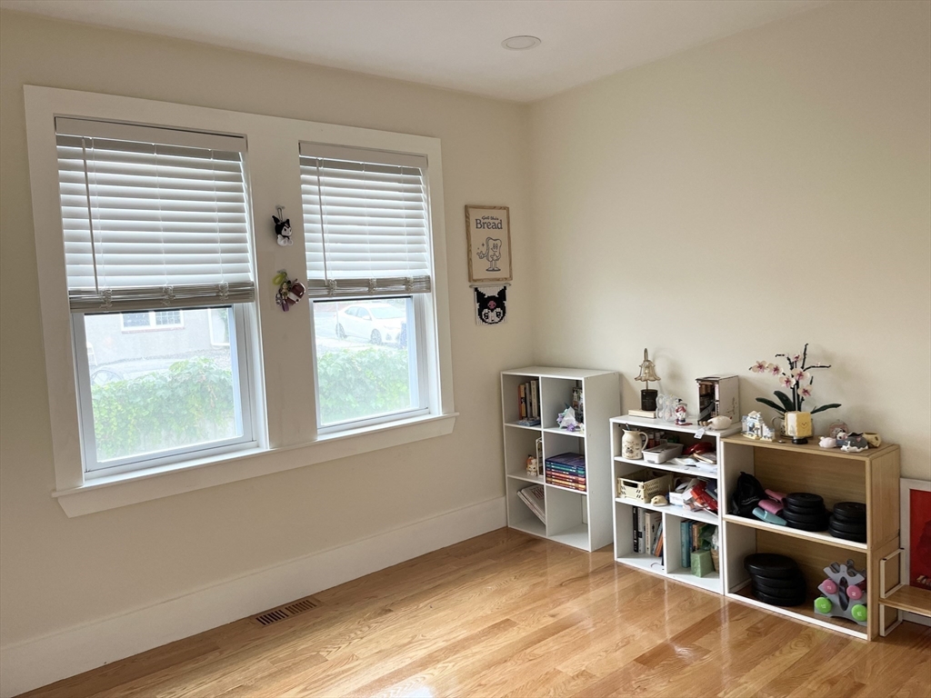 9 Hutchinson St, Dorchester