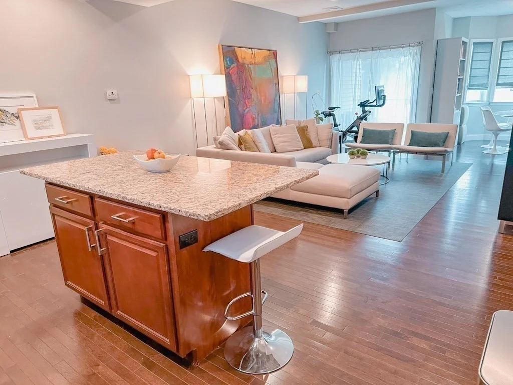 2 N Main St, Mansfield