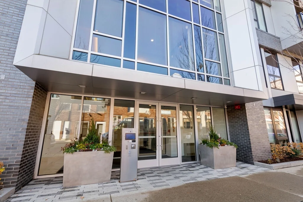 45 W 3rd St, South Boston