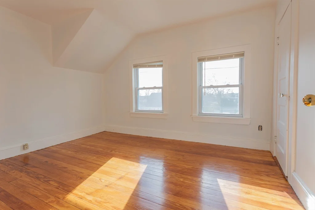 14 Vanness Rd, Weymouth
