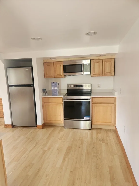 92 Main St, Hopkinton