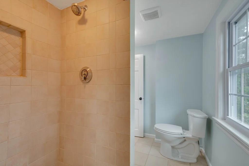 951 Main St, Lynnfield