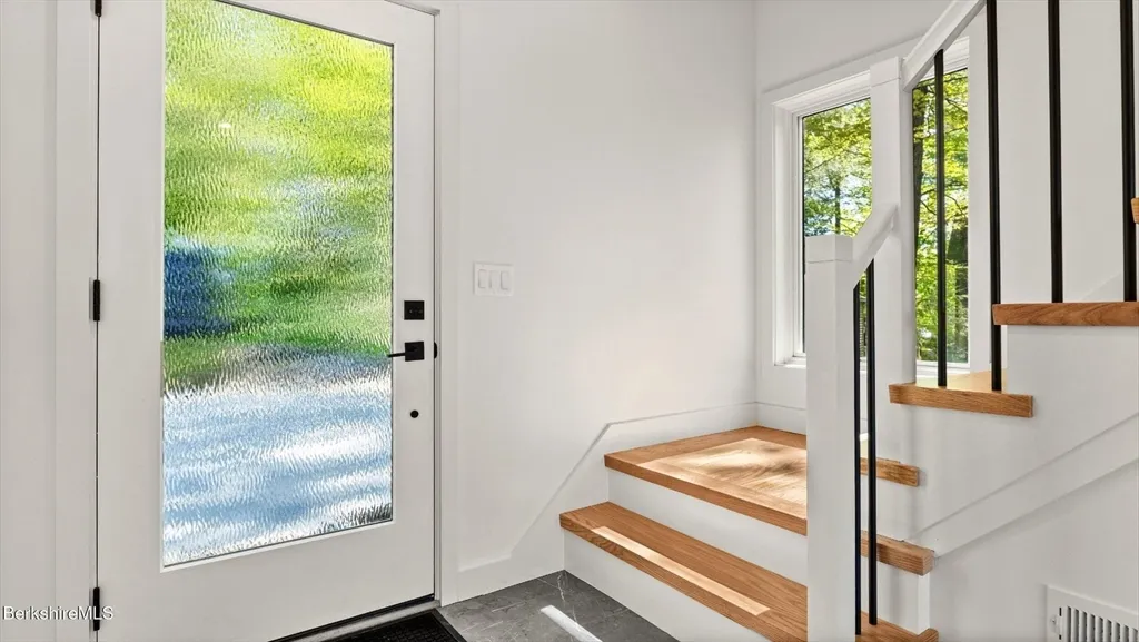29 Chestnut Rd, Richmond
