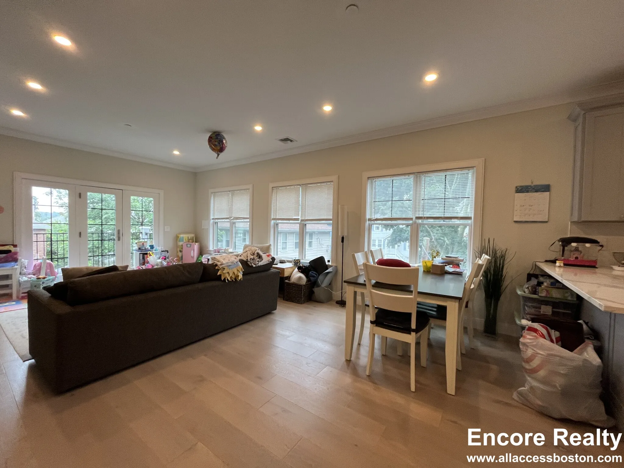 32 Cummins Highway, Roslindale