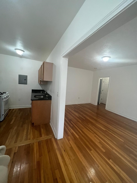 10 Yeamans St, Revere