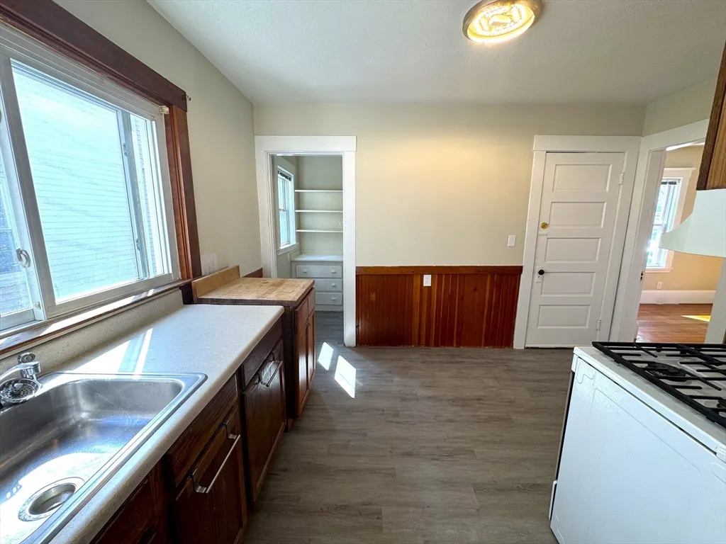 20 Hunnewell Ave, Oak Square