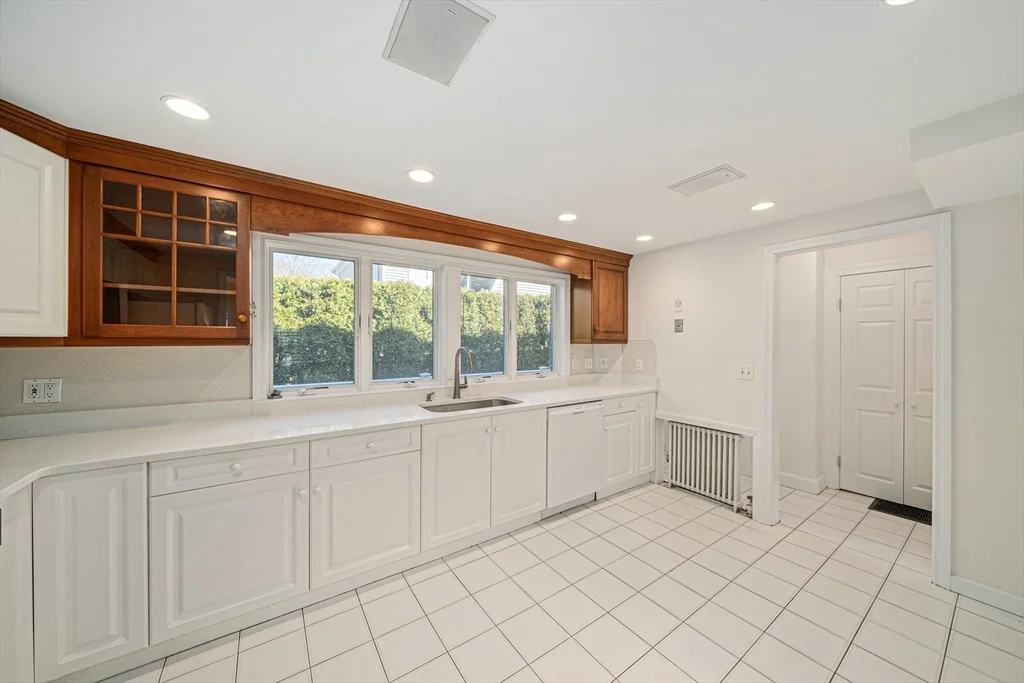 93 Lincoln Rd, Lawrence Estates