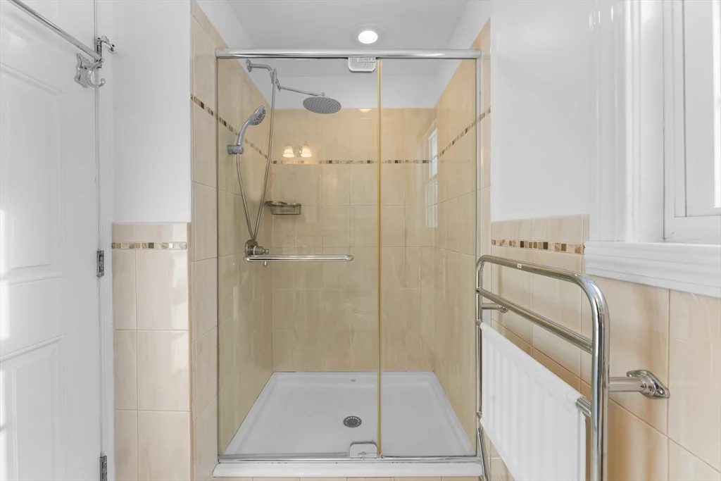 26 Cedar Hill Rd, Dover