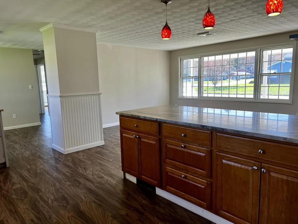 1 Perkins Rd, Danvers