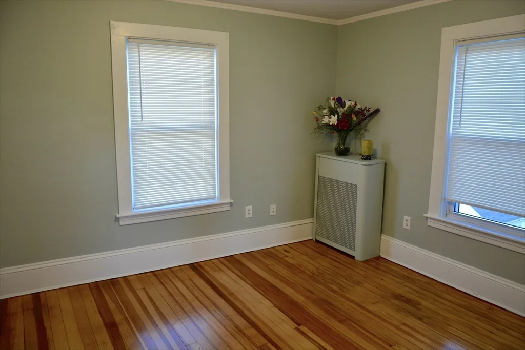 27 Emmons St, Milford