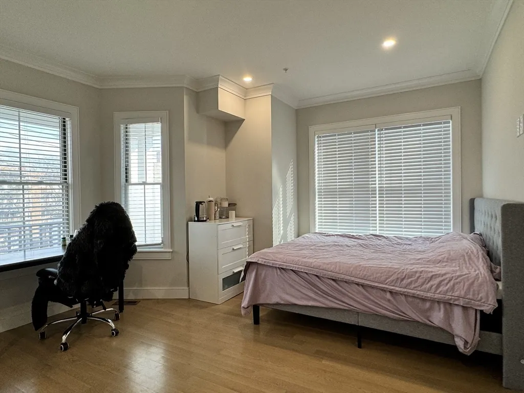 13 Greylock Rd, Allston