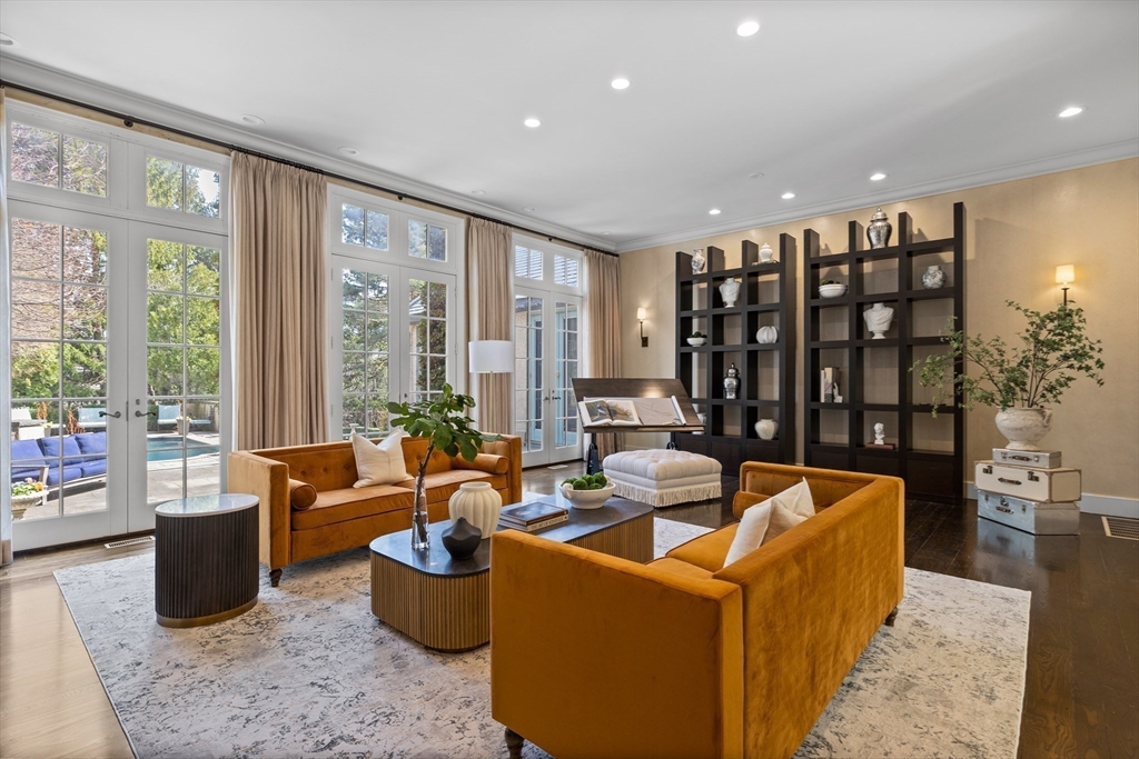 120 Cabot St, Chestnut Hill