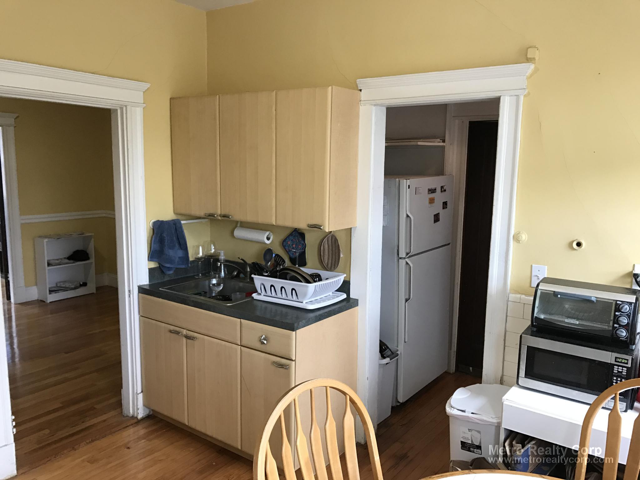 12 Greenway Ct, Coolidge Corner