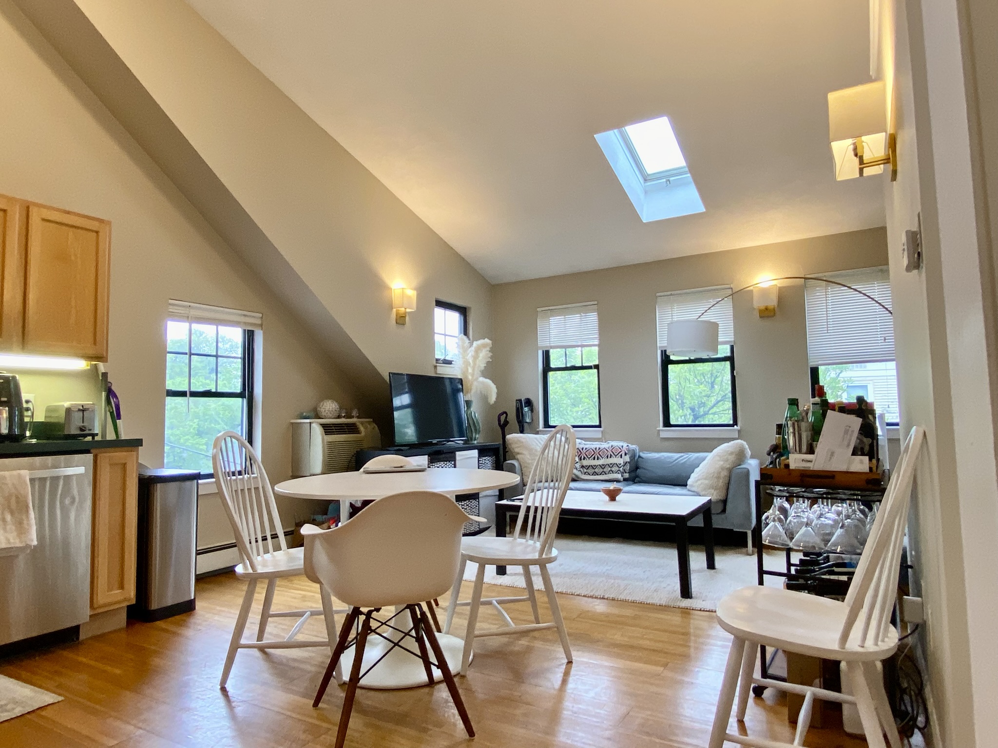 241 River St, Riverside