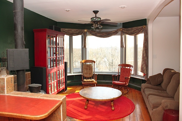 53 Lawn St, Mission Hill