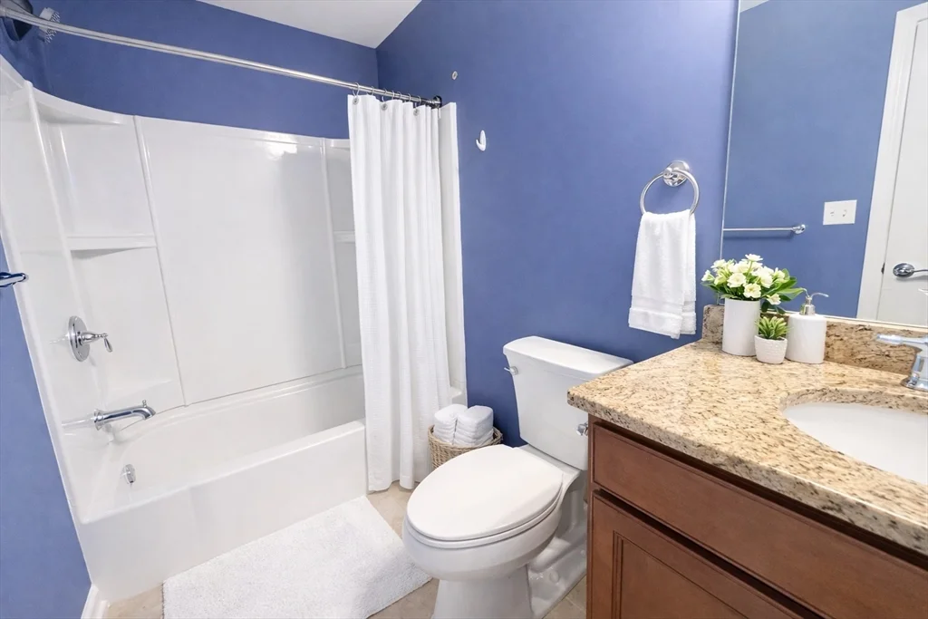 198 Stonehaven Dr, Weymouth