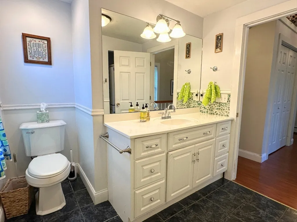 1 Pigeon Hill Ct, Rockport