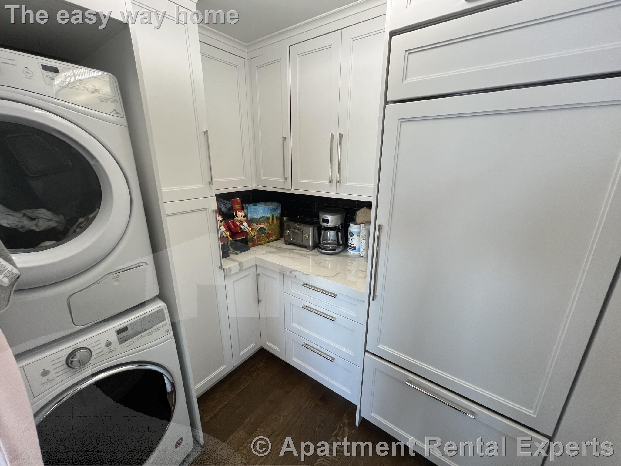 85 East India Row, Downtown